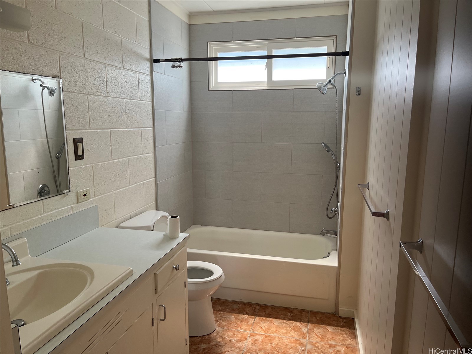 1286 Alewa Drive Property Photo 3