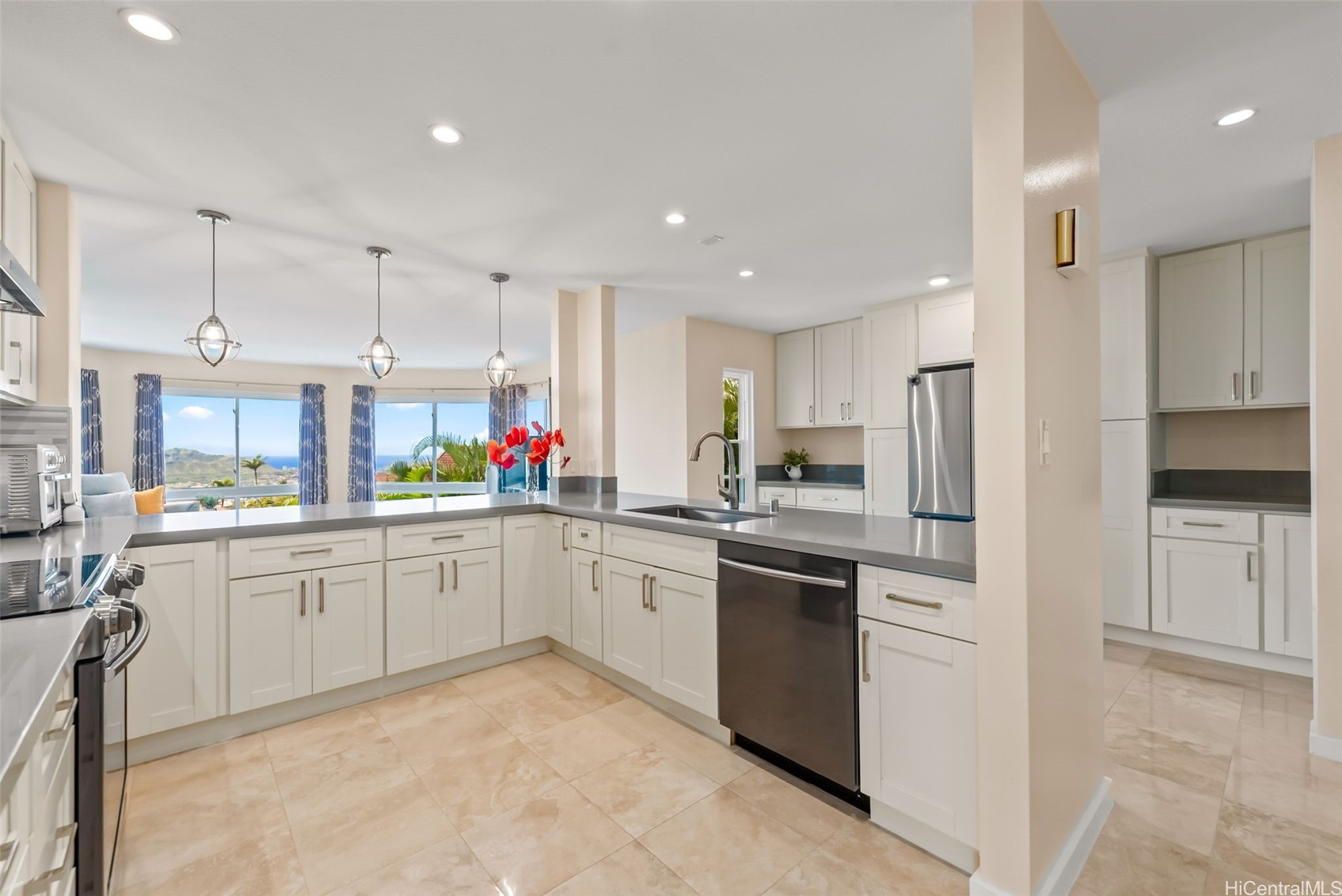 1906 Alaweo Street Property Photo 8