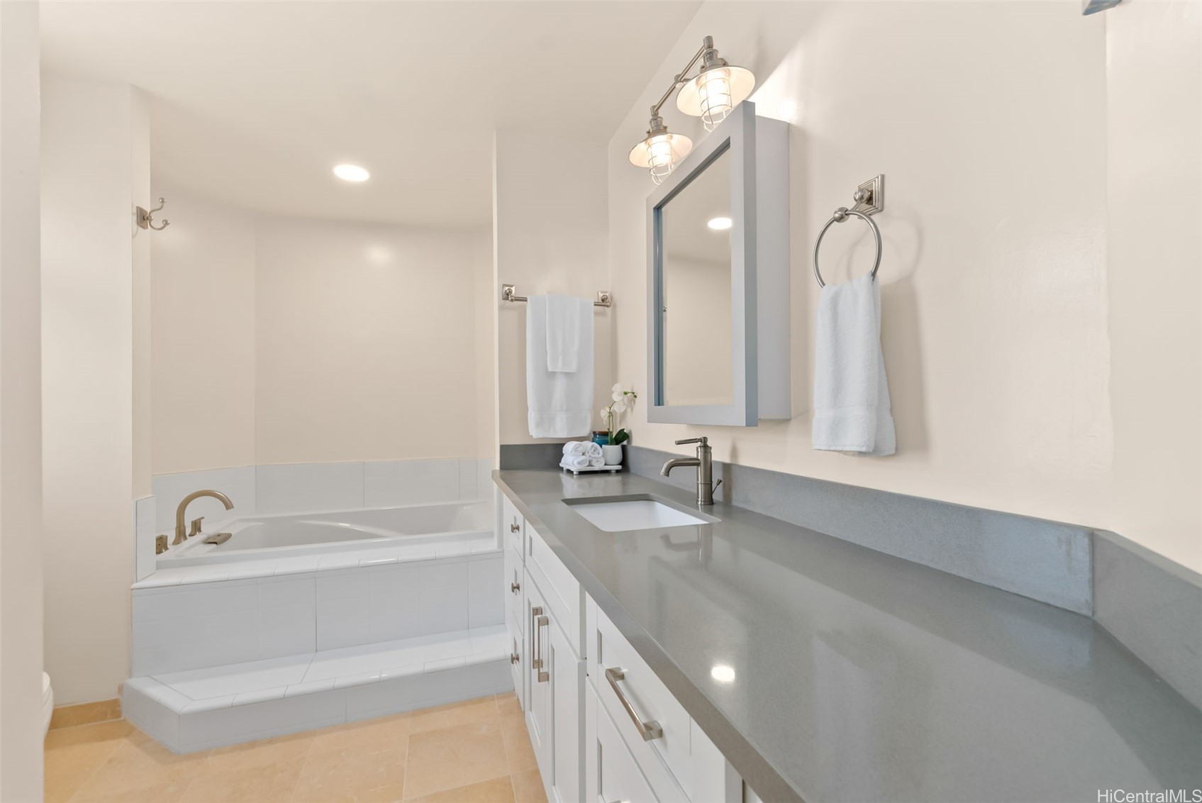 1906 Alaweo Street Property Photo 19