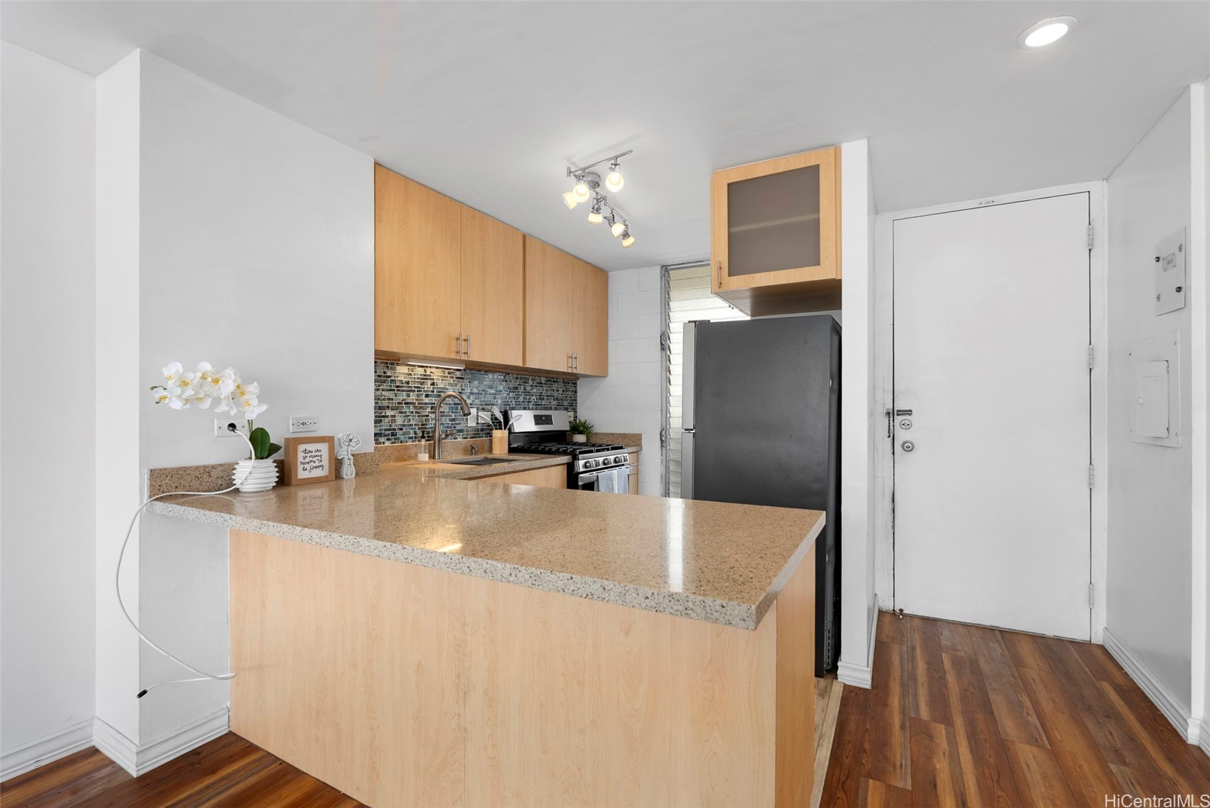 2630 Kapiolani Boulevard 802 Property Photo 3