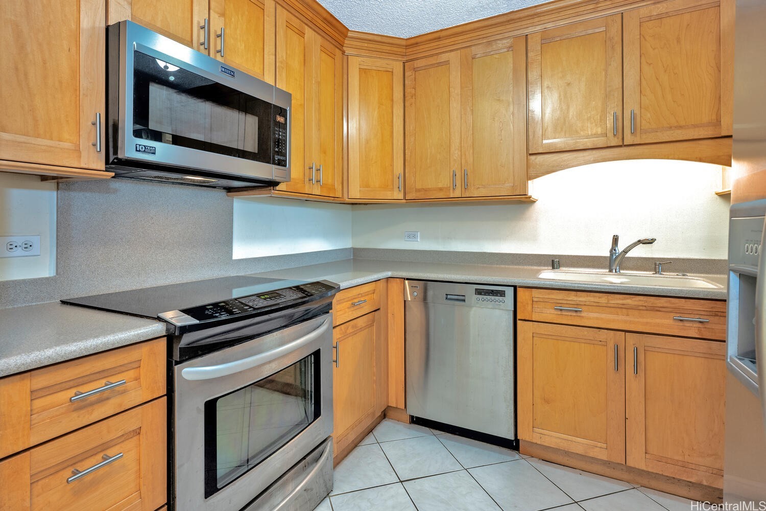 2575 Kuhio Avenue 1202 Property Photo 3