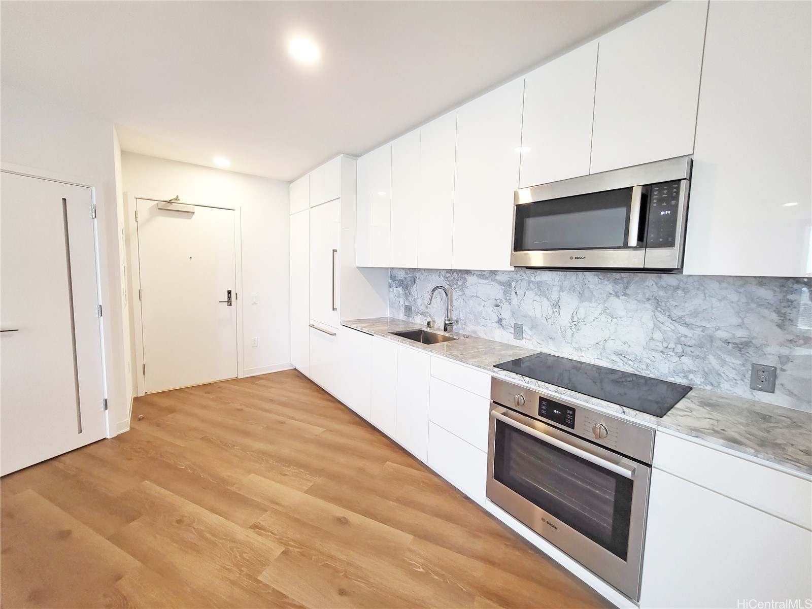 987 Queen Street 3713 Property Photo 4
