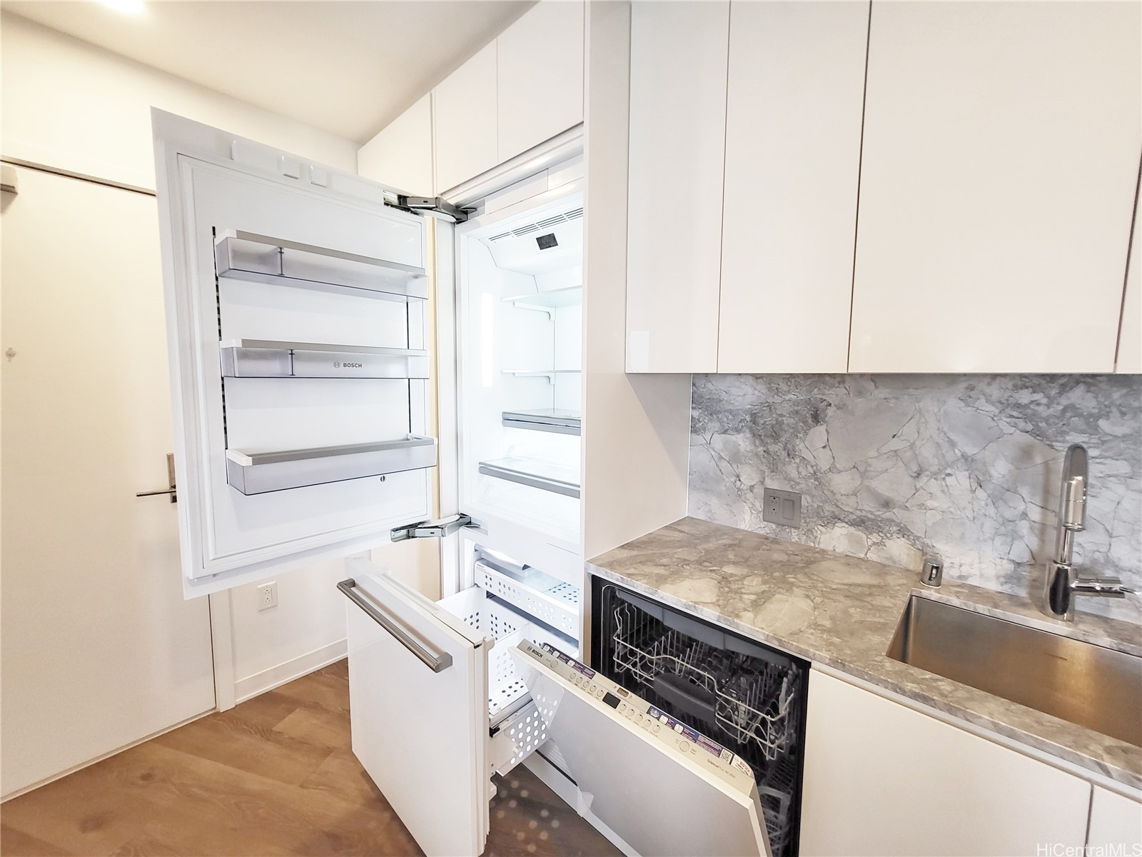 987 Queen Street 3713 Property Photo 5