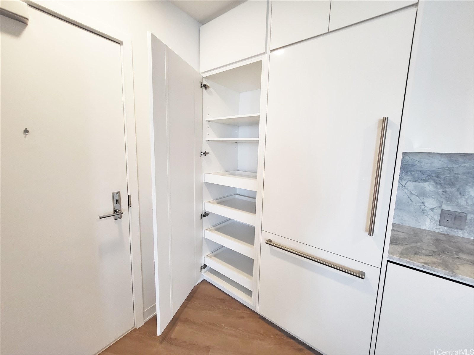 987 Queen Street 3713 Property Photo 6