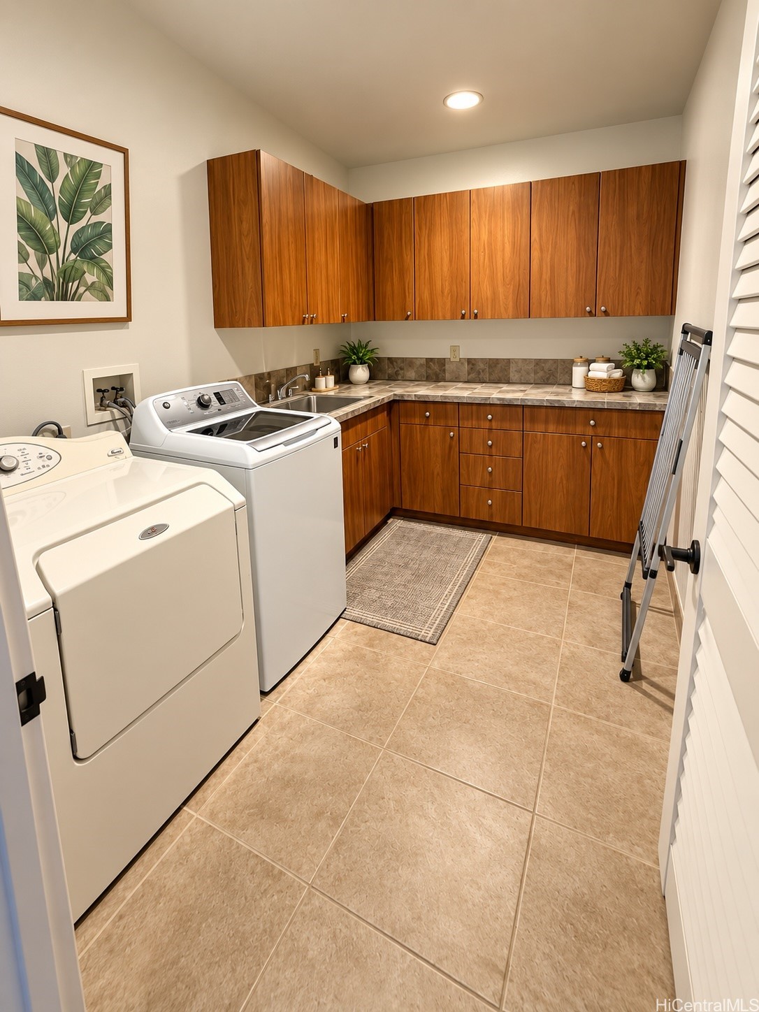 613 Moaniala Street Property Photo 12