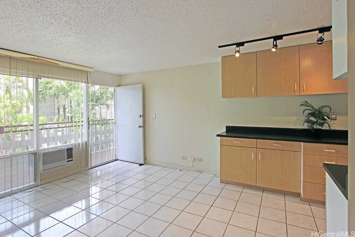 1427 Alexander Street 302 Property Photo 1