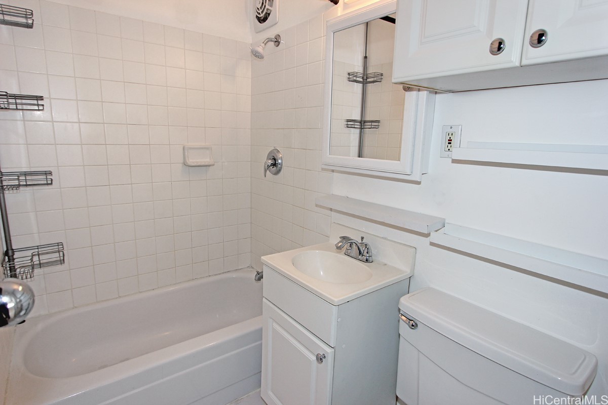 1427 Alexander Street 302 Property Photo 5