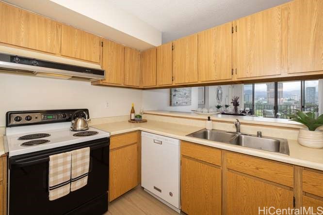 990 Ala Nanala Street 8b Property Photo 10