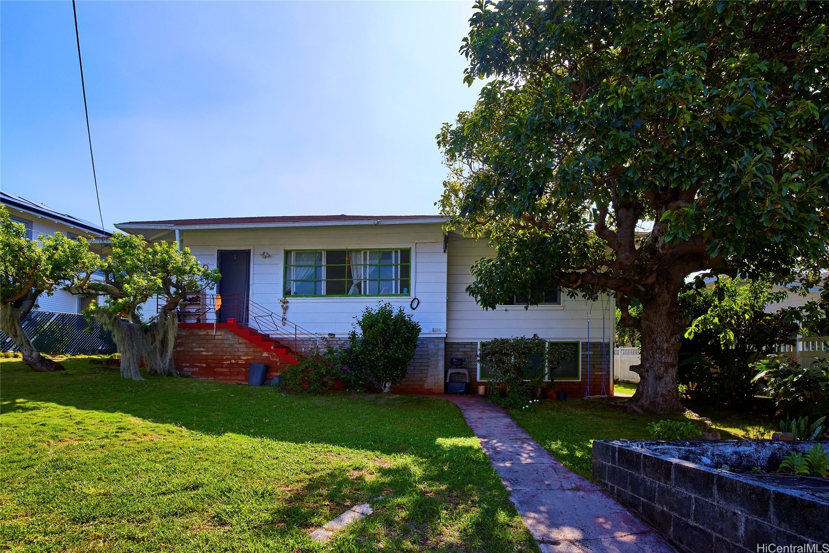 1556 Alewa Drive Property Photo 1