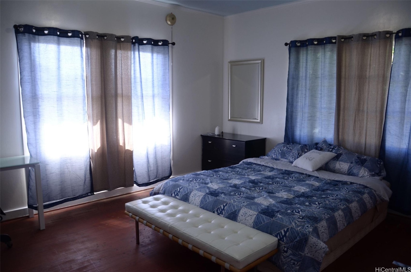 1556 Alewa Drive Property Photo 3