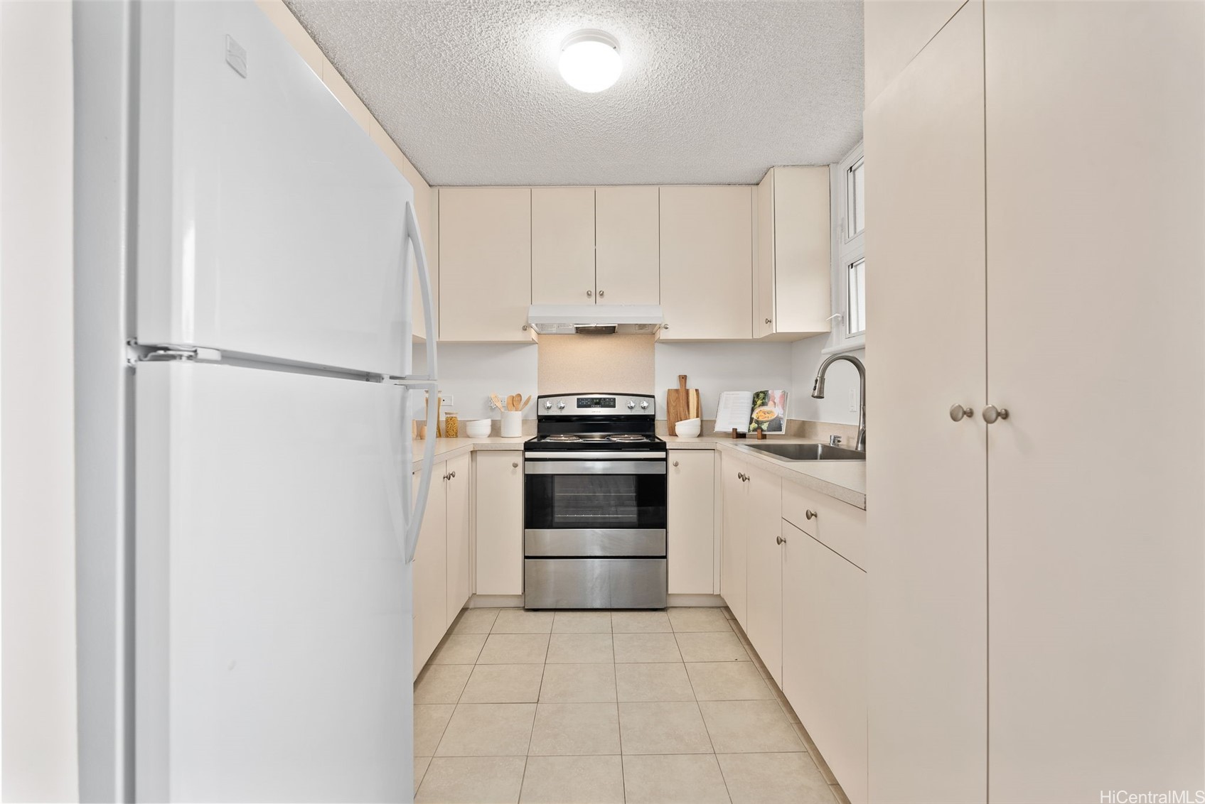1018 Lunalilo Street 1002 Property Photo 7