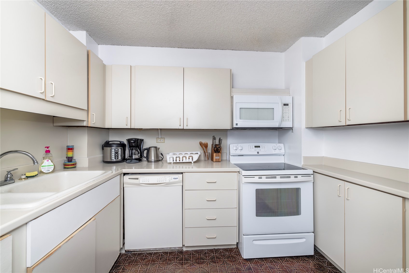 2240 Kuhio Avenue 3306 Property Photo 10