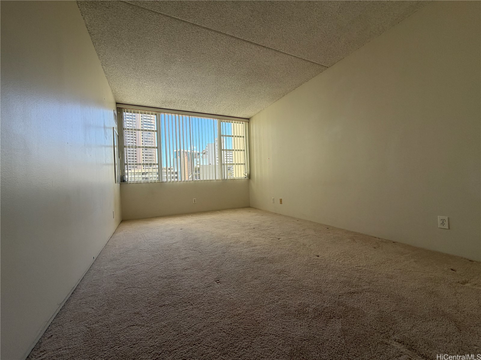 400 Hobron Lane 1115 Property Photo 4
