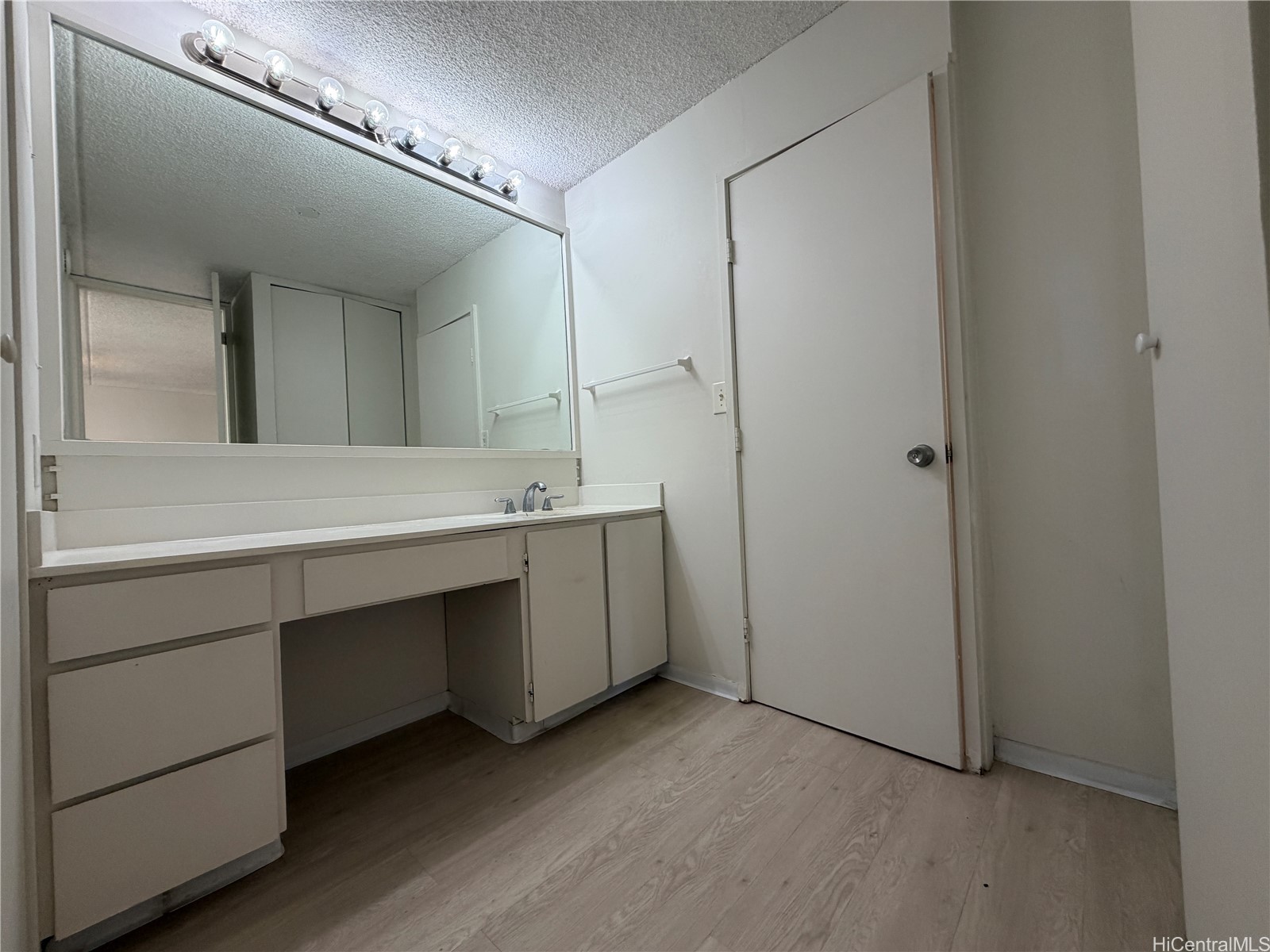 400 Hobron Lane 1115 Property Photo 6