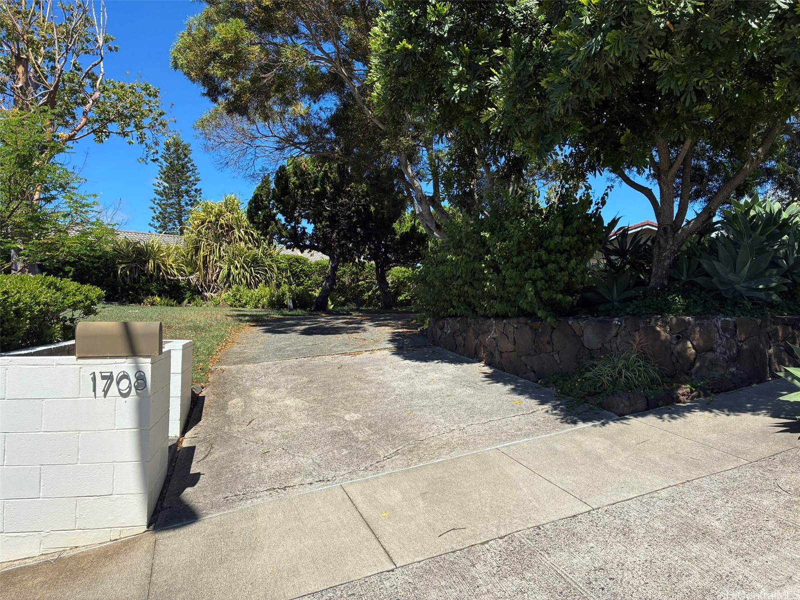 1708 Kumakani Loop Property Photo 1
