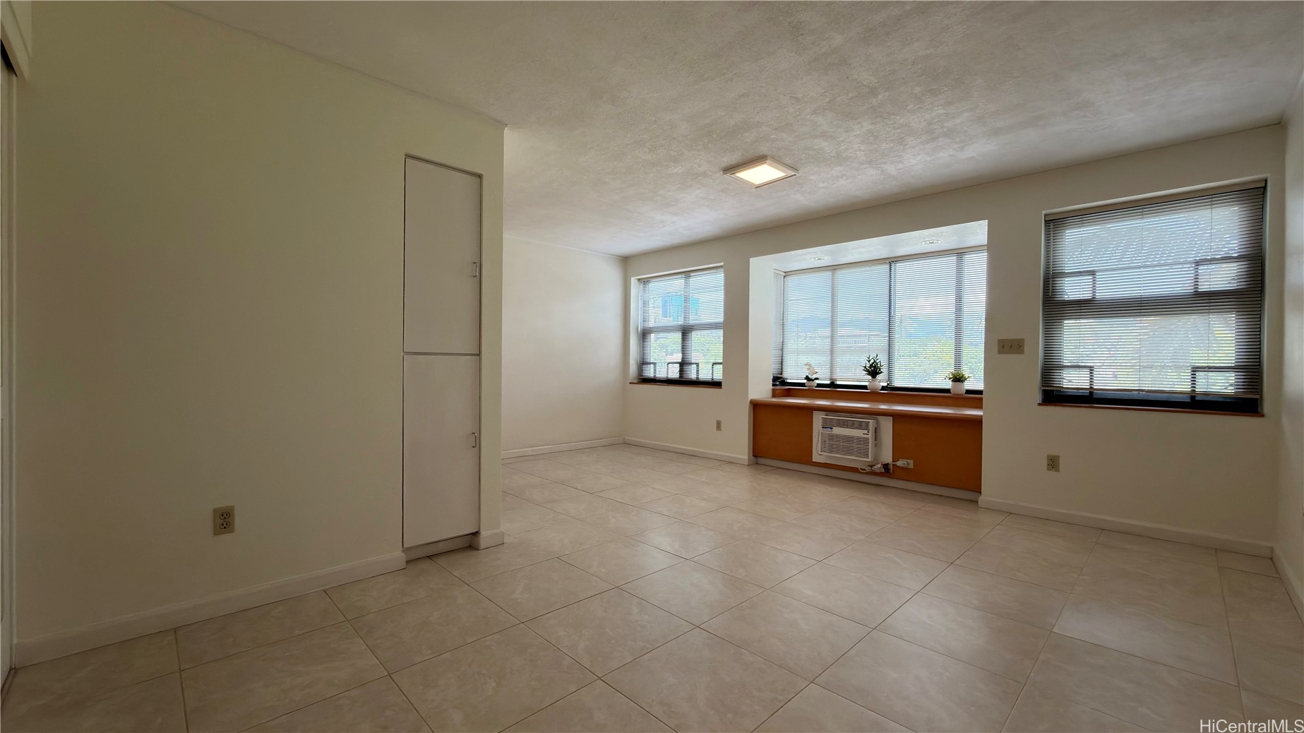 545 Queen Street 334 Property Photo 4
