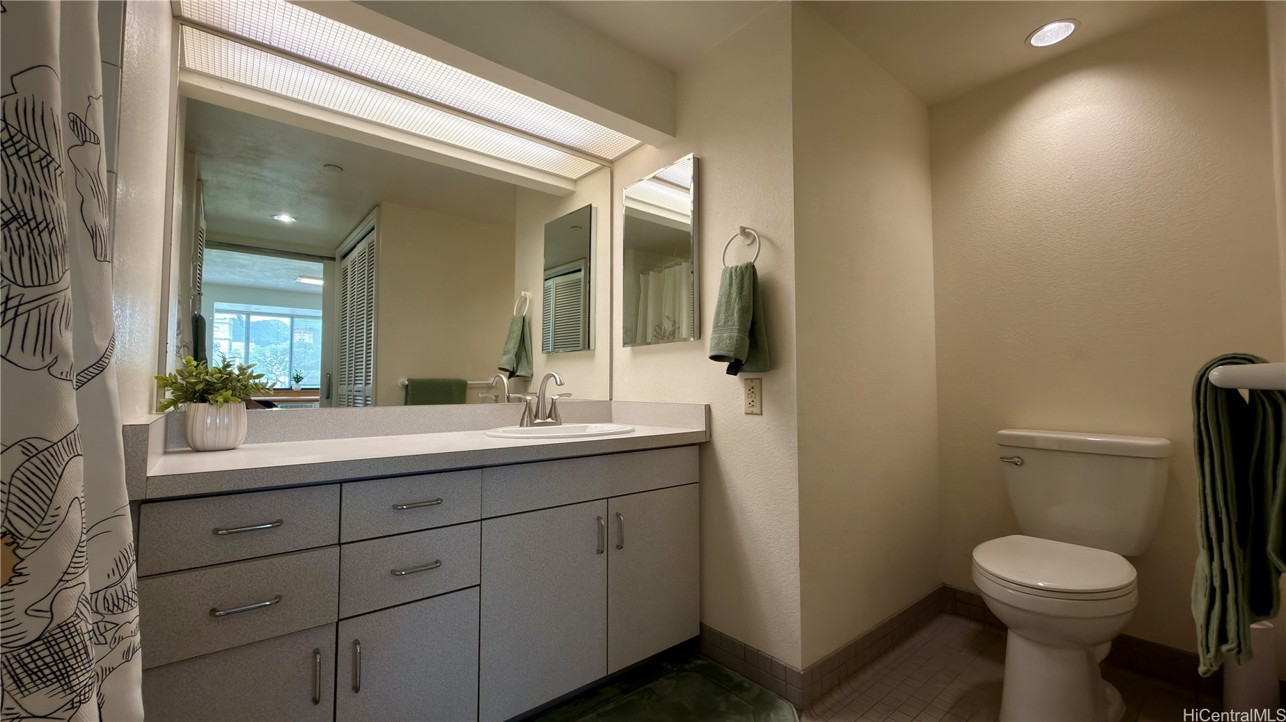 545 Queen Street 334 Property Photo 6