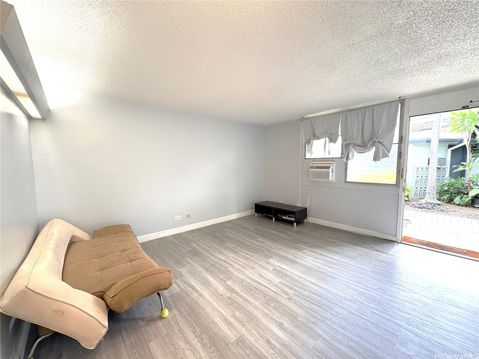 1550 Rycroft Street 103 Property Photo 3