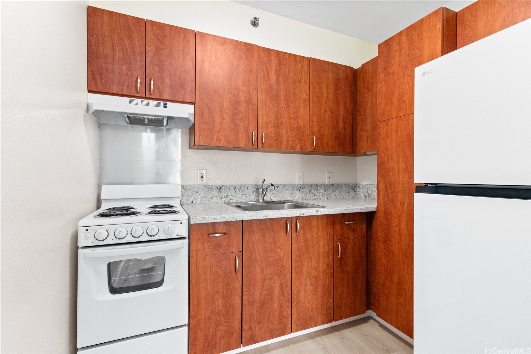1448 Young Street 604 Property Photo 5