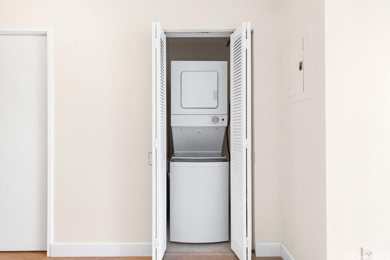 1448 Young Street 604 Property Photo 7