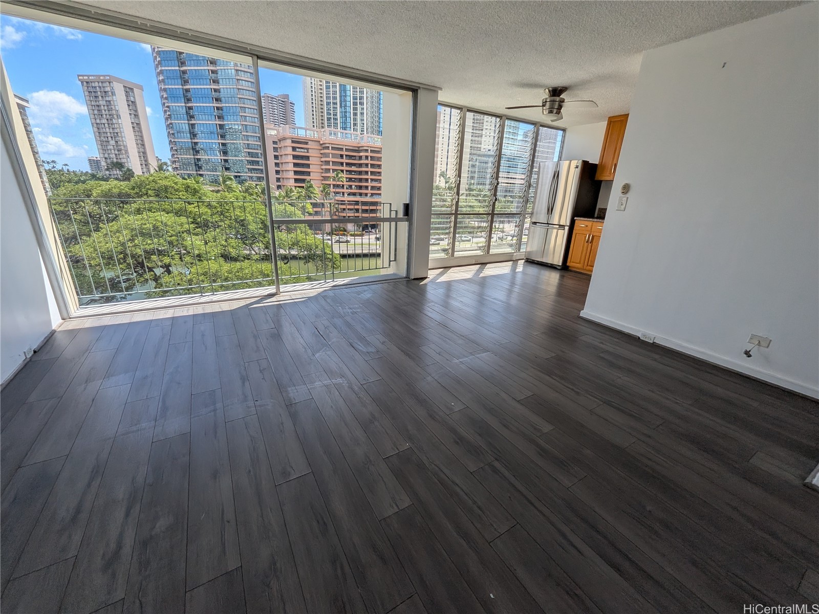 620 Mccully Street 606 Property Photo 2