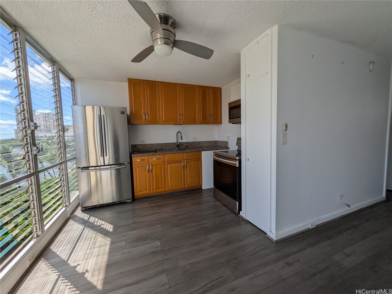 620 Mccully Street 606 Property Photo 4