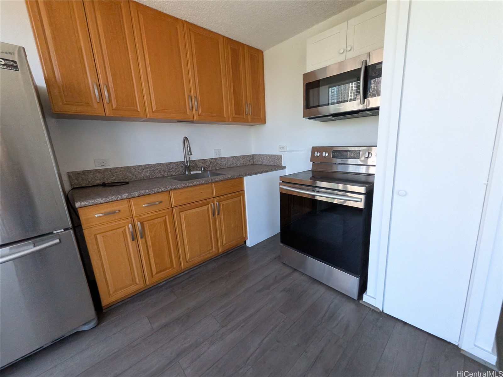 620 Mccully Street 606 Property Photo 5