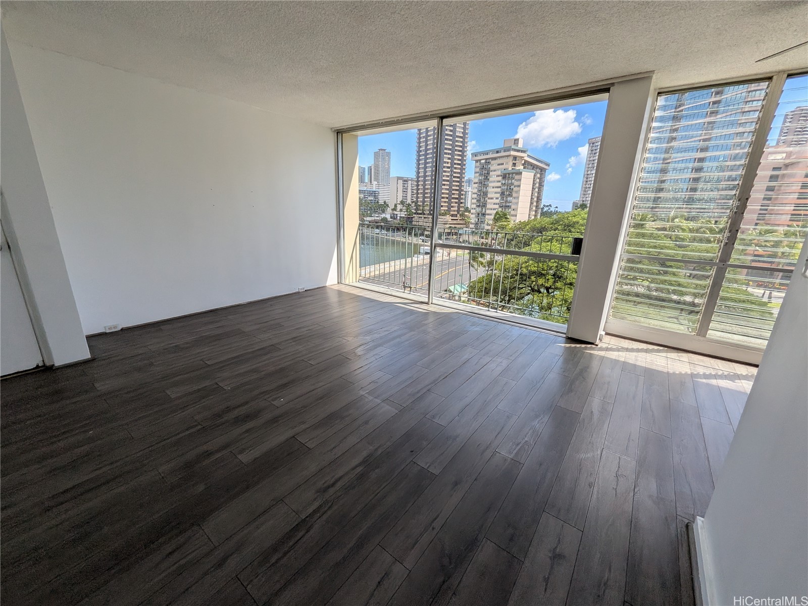 620 Mccully Street 606 Property Photo 6
