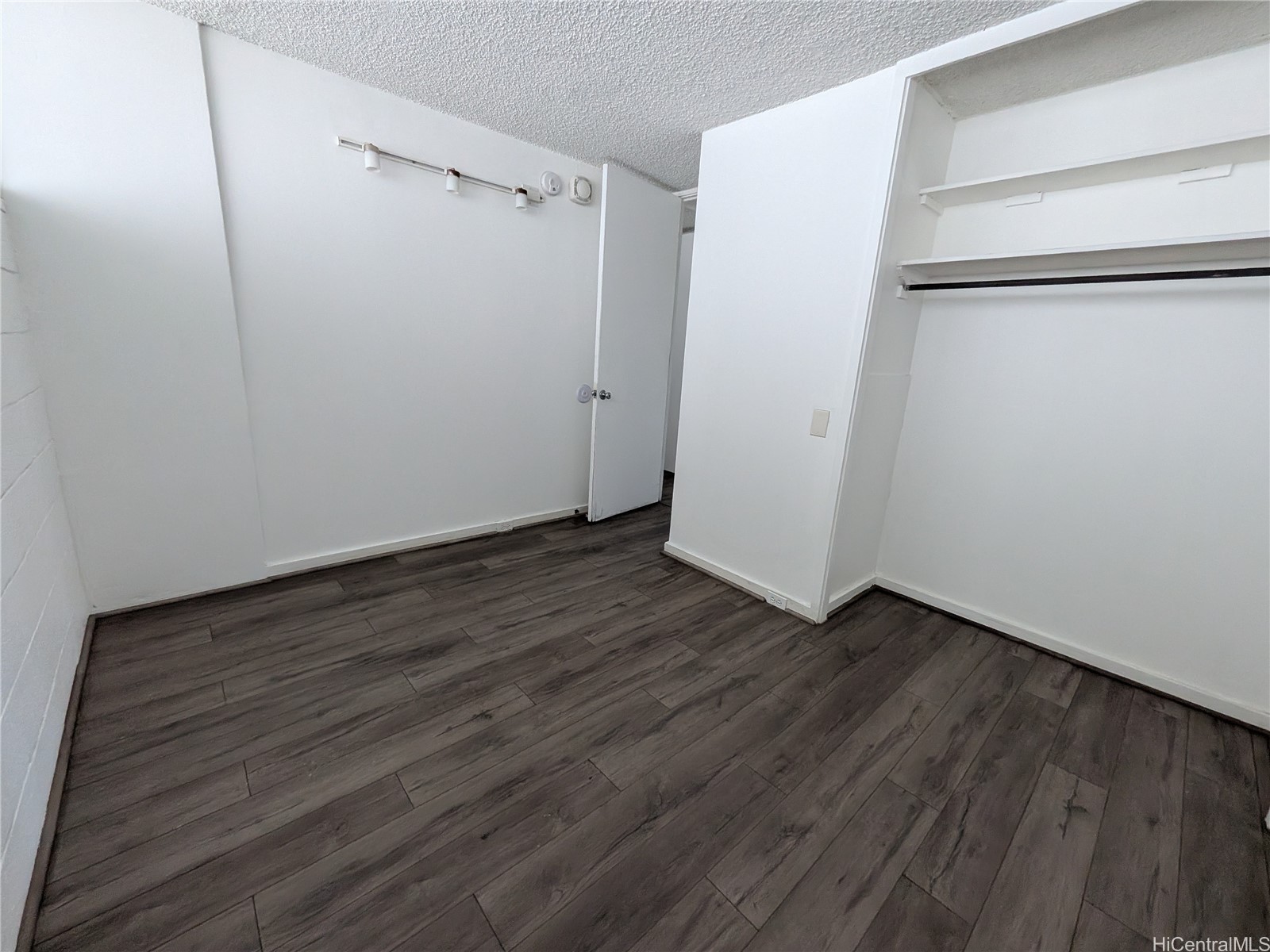 620 Mccully Street 606 Property Photo 8