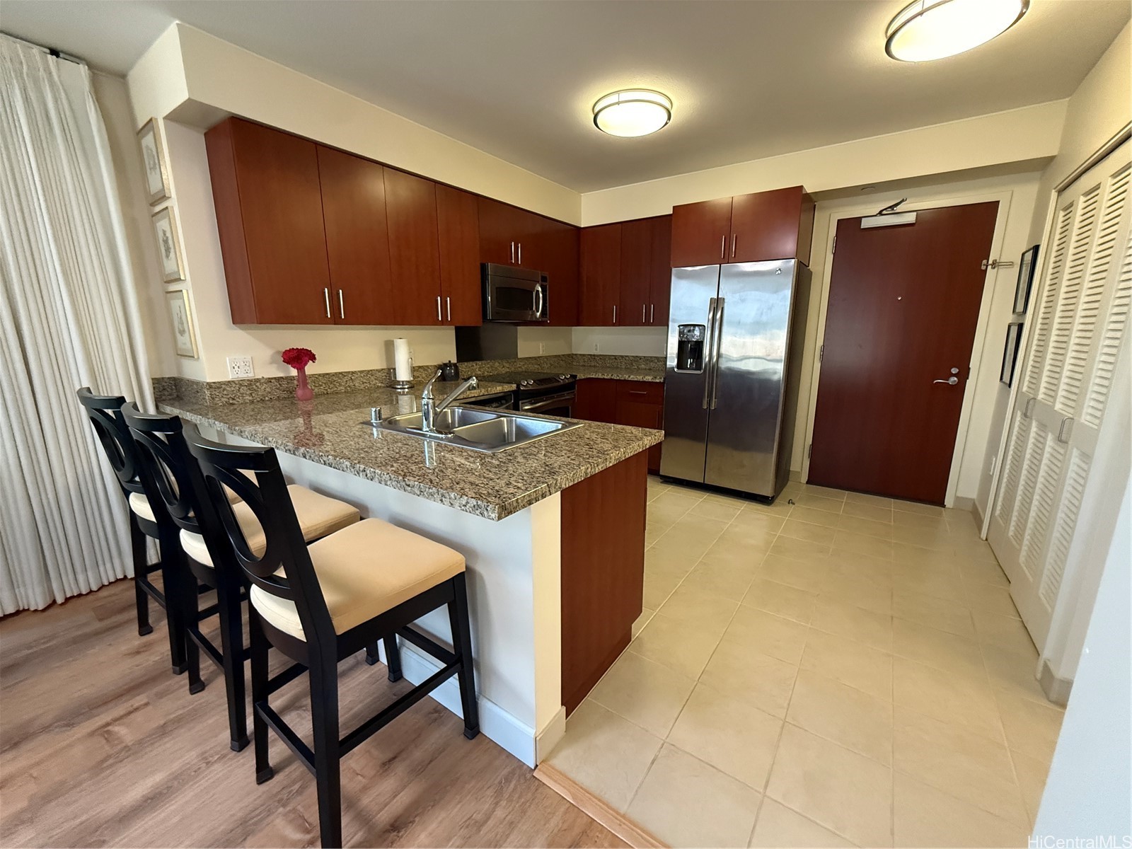 909 Kapiolani Boulevard 1008 Property Photo 4