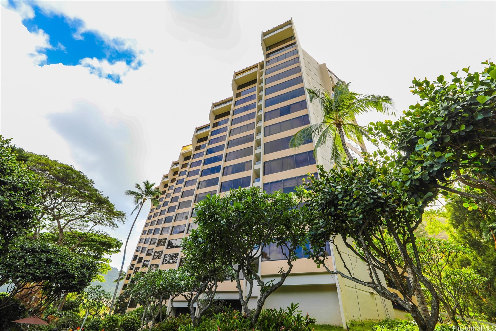 555 Hahaione Street 1g Property Photo 1