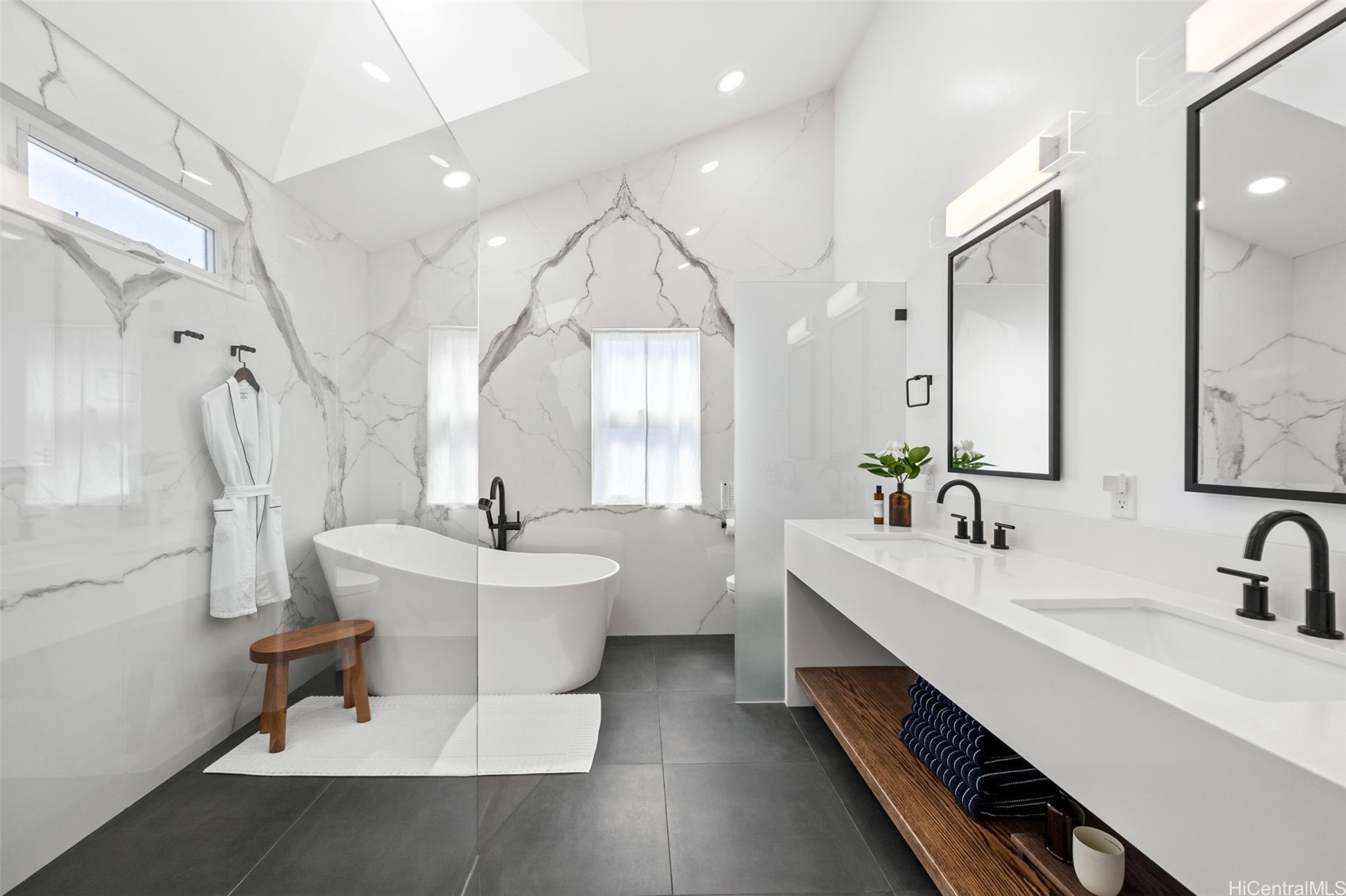 220 Kaiolohia Place Property Photo 14