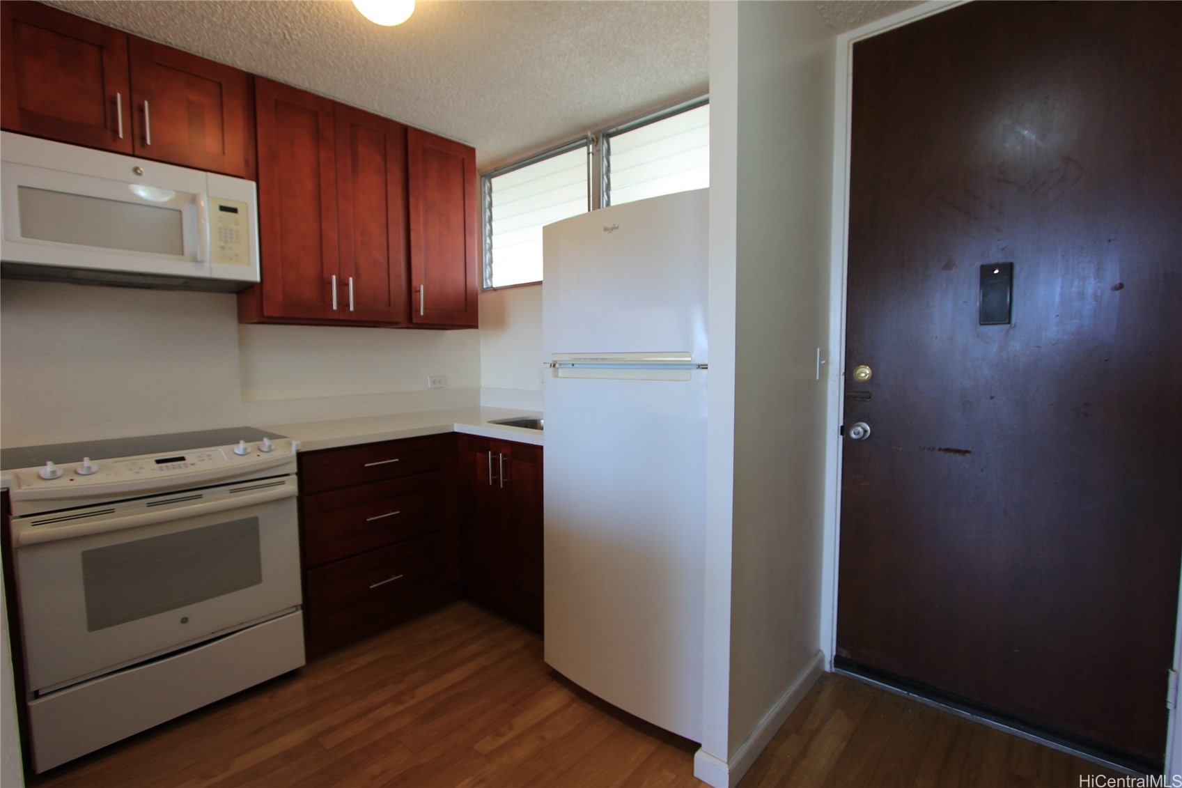 555 University Avenue 1207 Property Photo 2