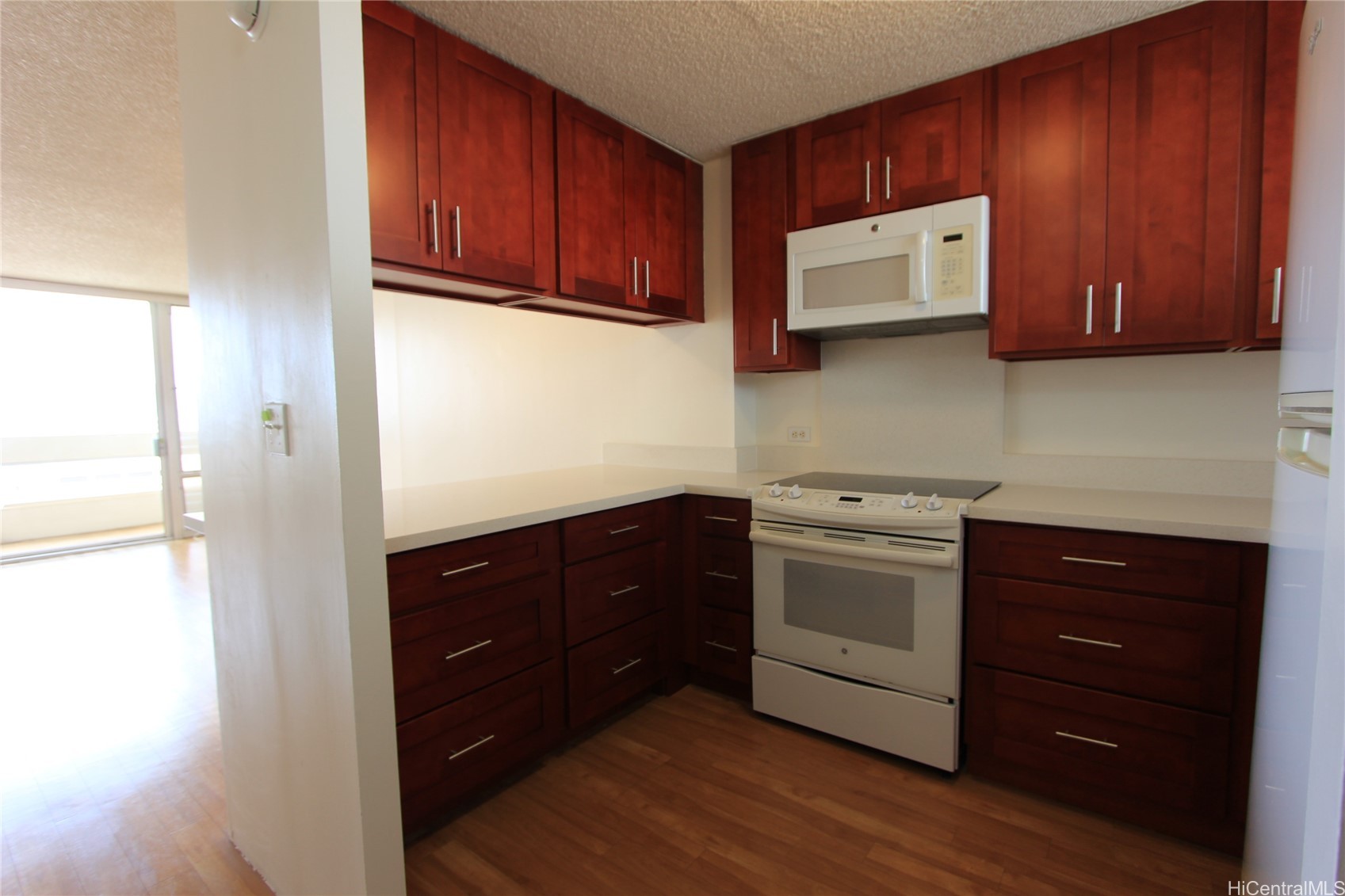 555 University Avenue 1207 Property Photo 3