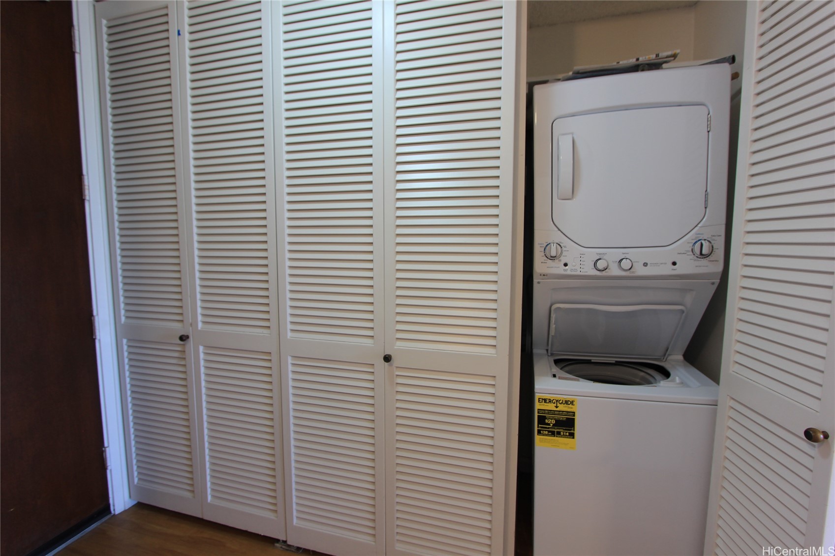 555 University Avenue 1207 Property Photo 6