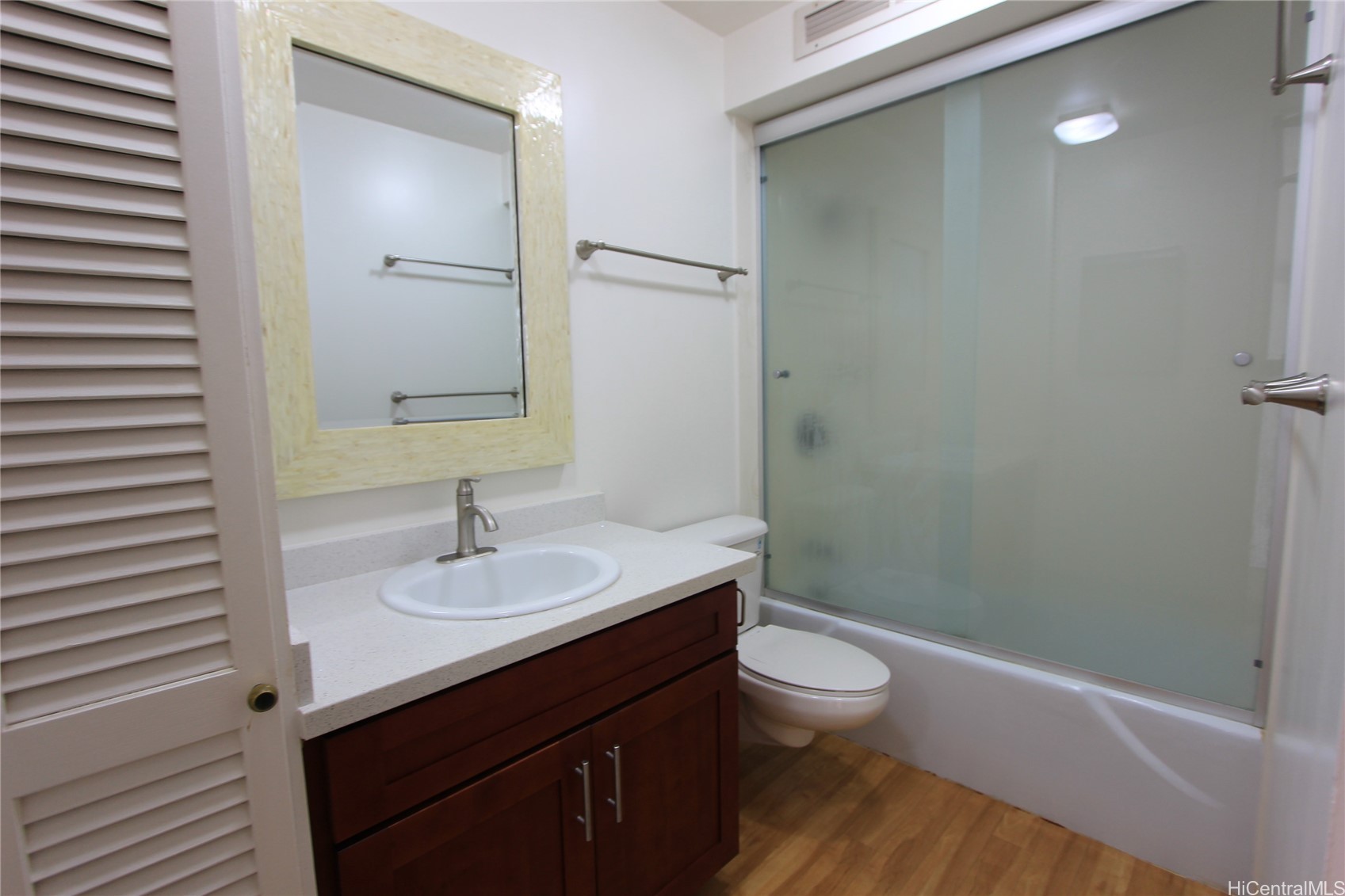 555 University Avenue 1207 Property Photo 14