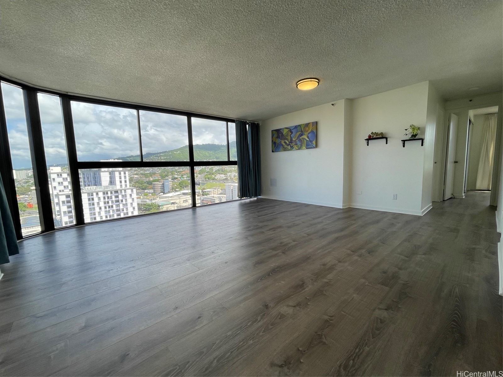 2724 Kahoaloha Lane 1801 Property Photo 2