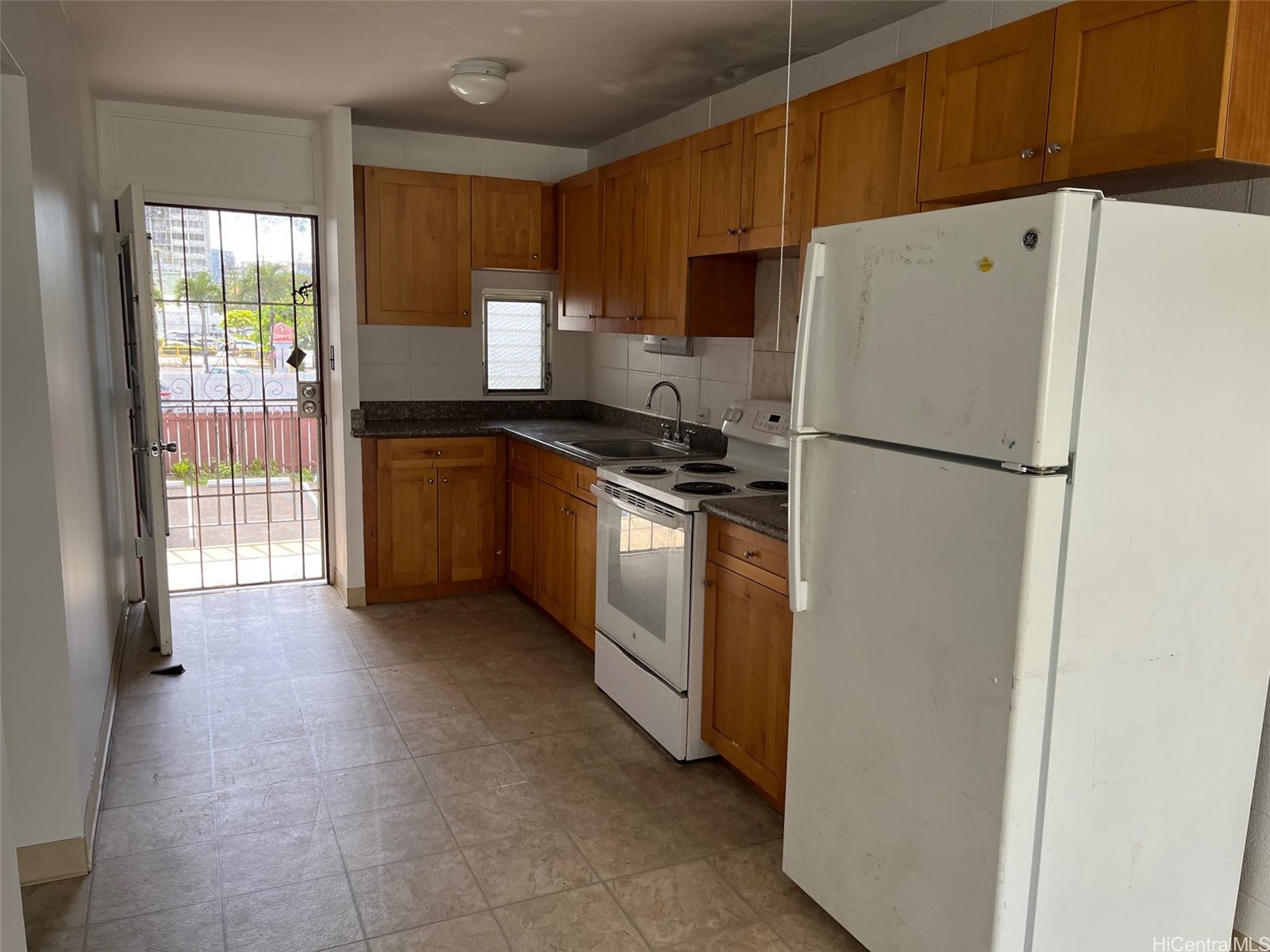 1233 Young Street Property Photo 3
