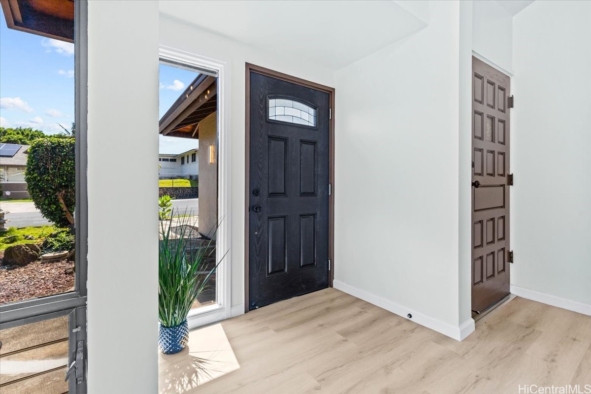677 Hunalewa Street Property Photo 2