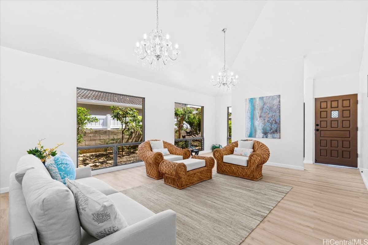 677 Hunalewa Street Property Photo 3