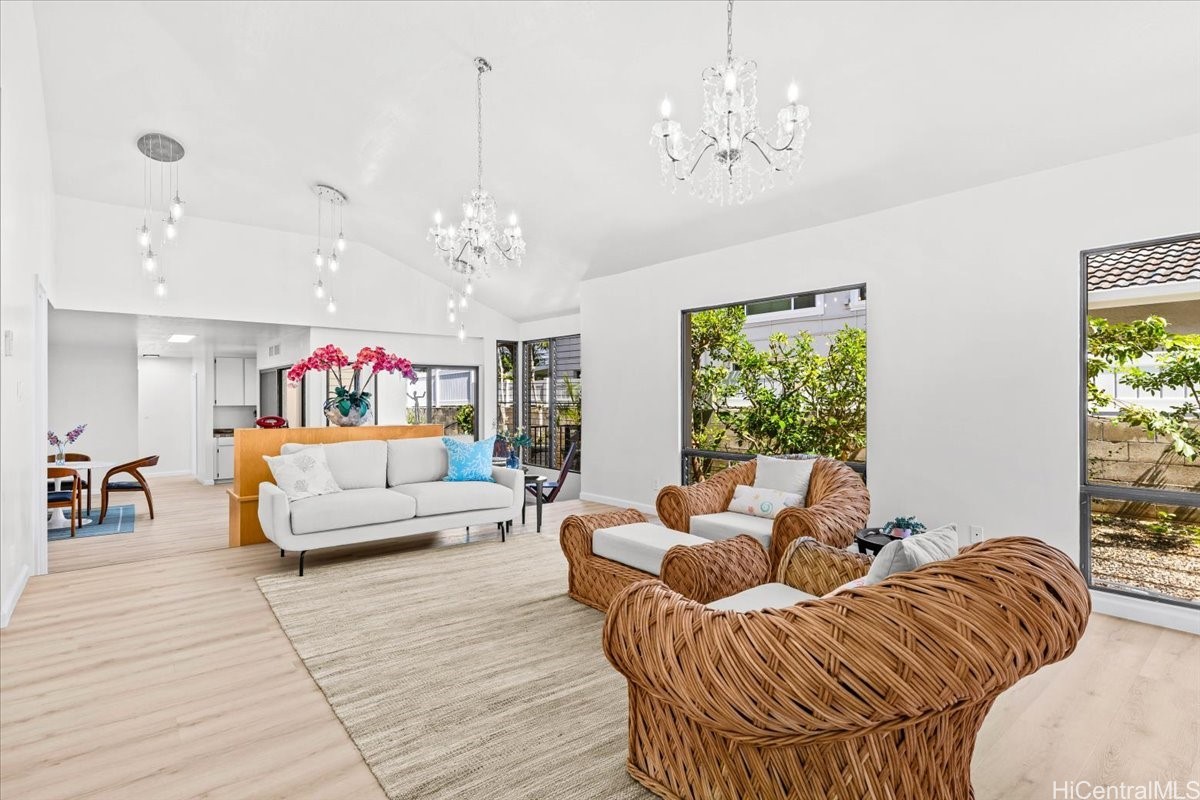 677 Hunalewa Street Property Photo 4