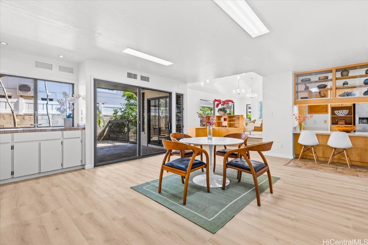 677 Hunalewa Street Property Photo 7