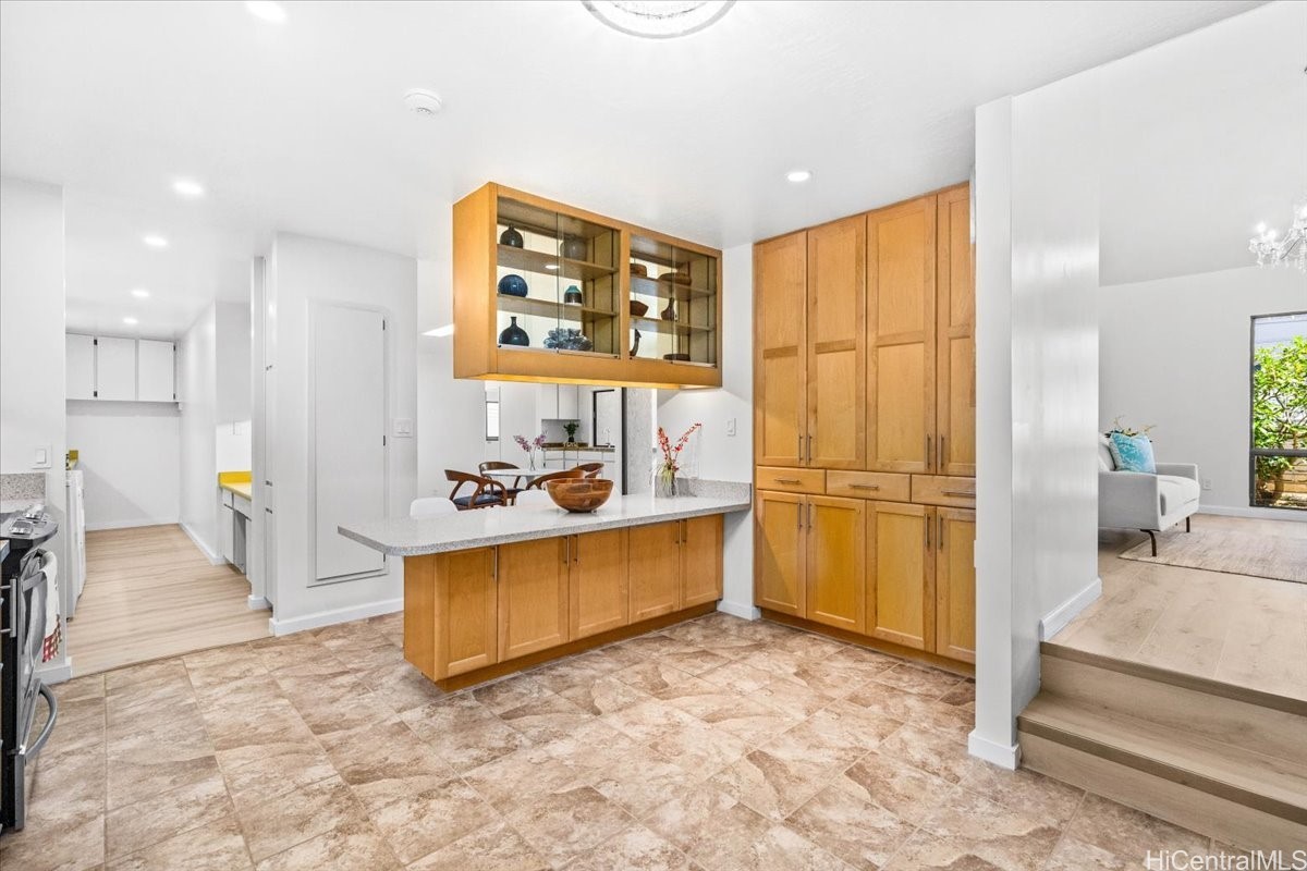 677 Hunalewa Street Property Photo 12