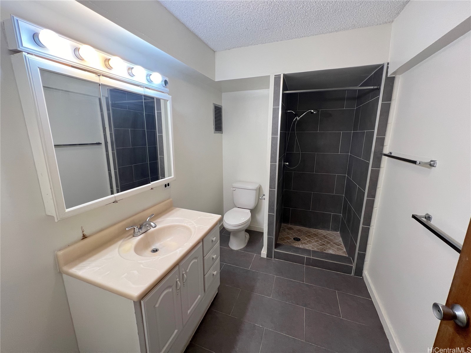 1550 Wilder Avenue B401 Property Photo 5
