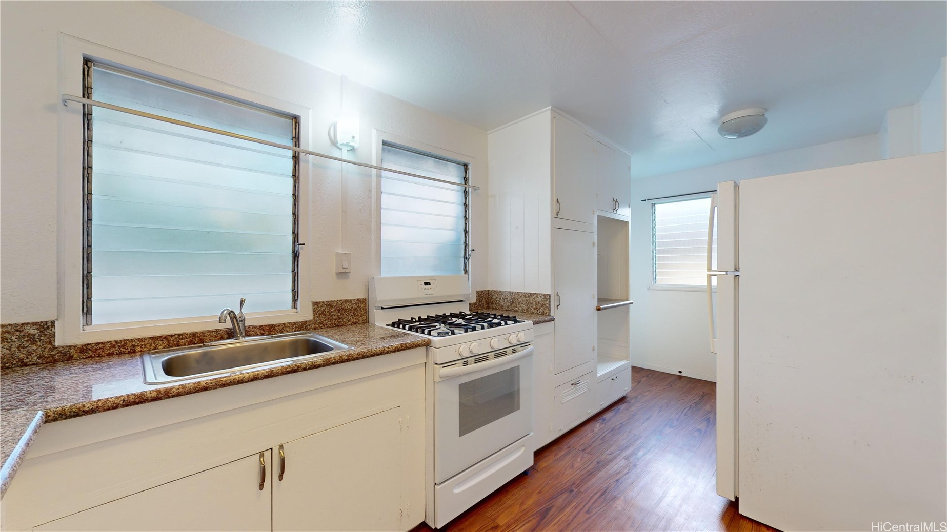 908 Kinau Street Property Photo 3