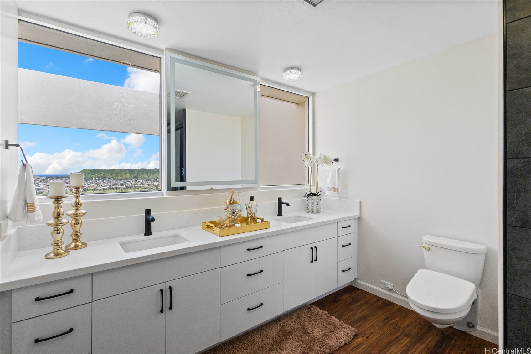 555 University Avenue 1 Property Photo 16