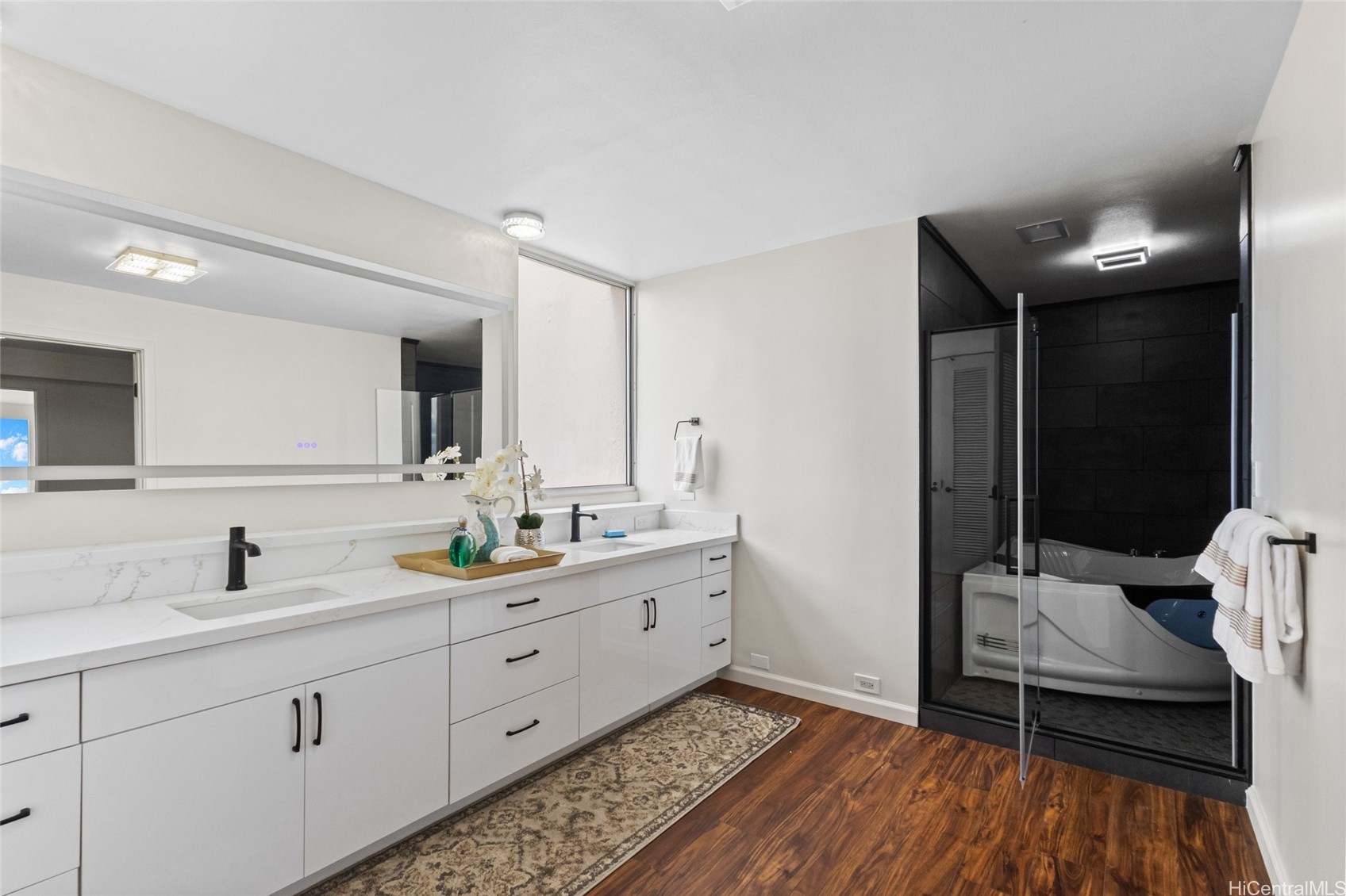 555 University Avenue 1 Property Photo 23