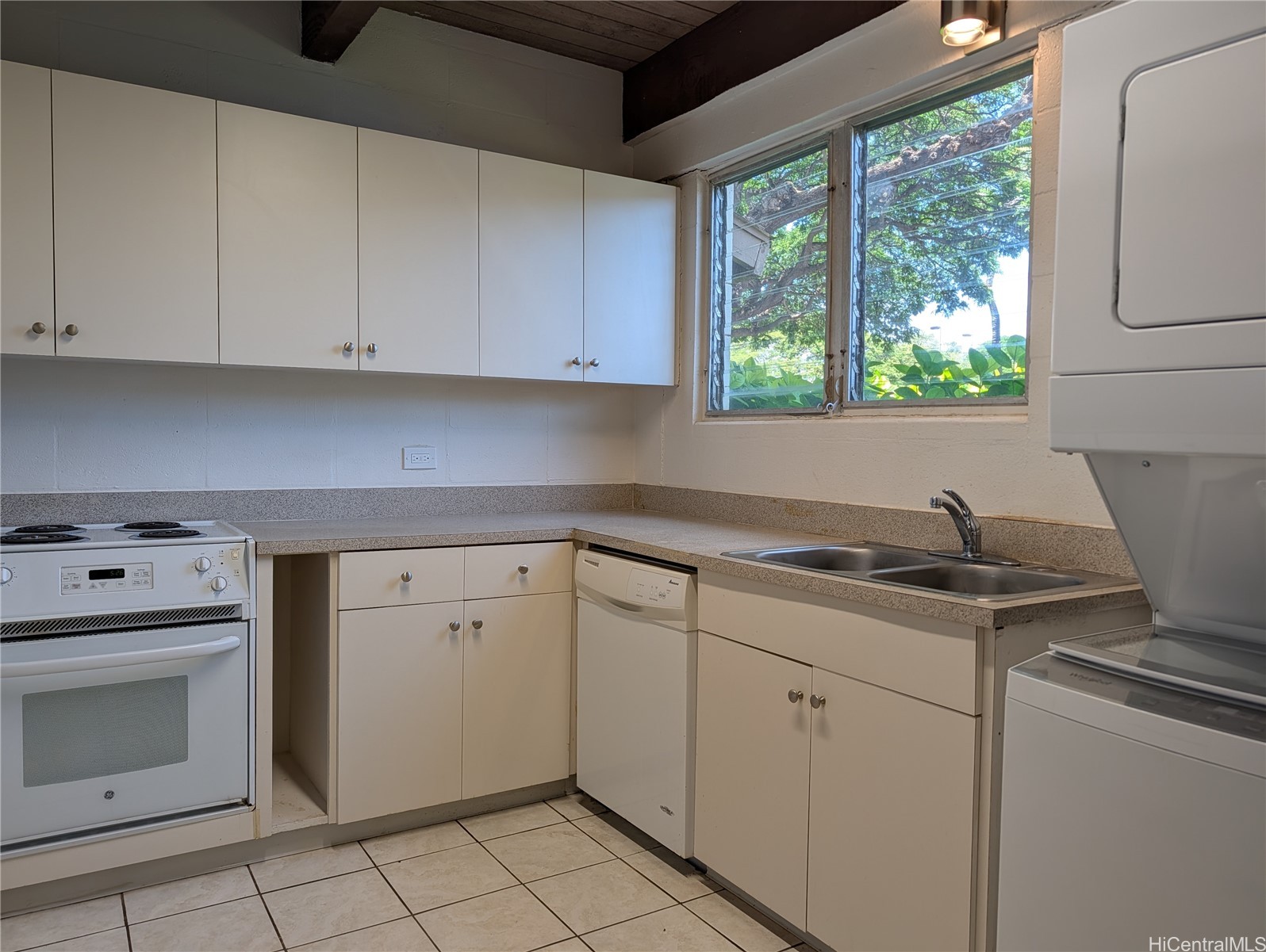 4904 Kilauea Avenue 2 Property Photo 3