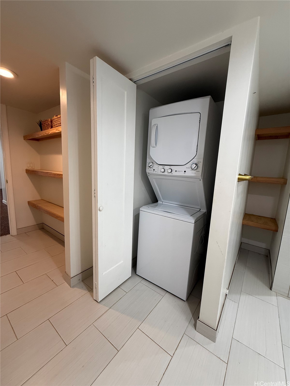 202618733 Property Photo 3