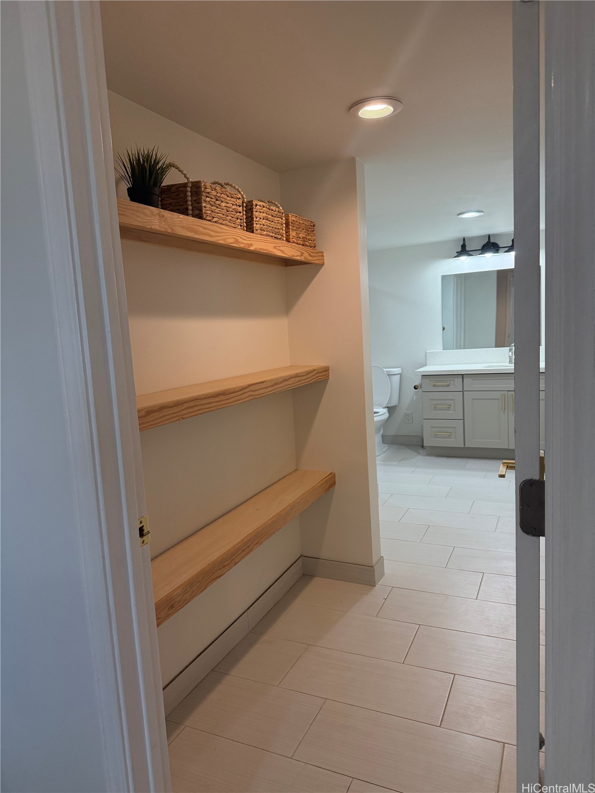 202618733 Property Photo 4